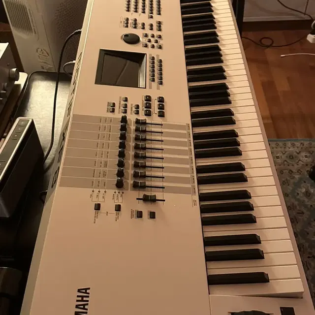 Yamaha motif xf8 white 야마하 모티프 xf8 화이트