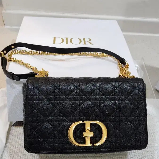 Dior Caro 미디엄 백