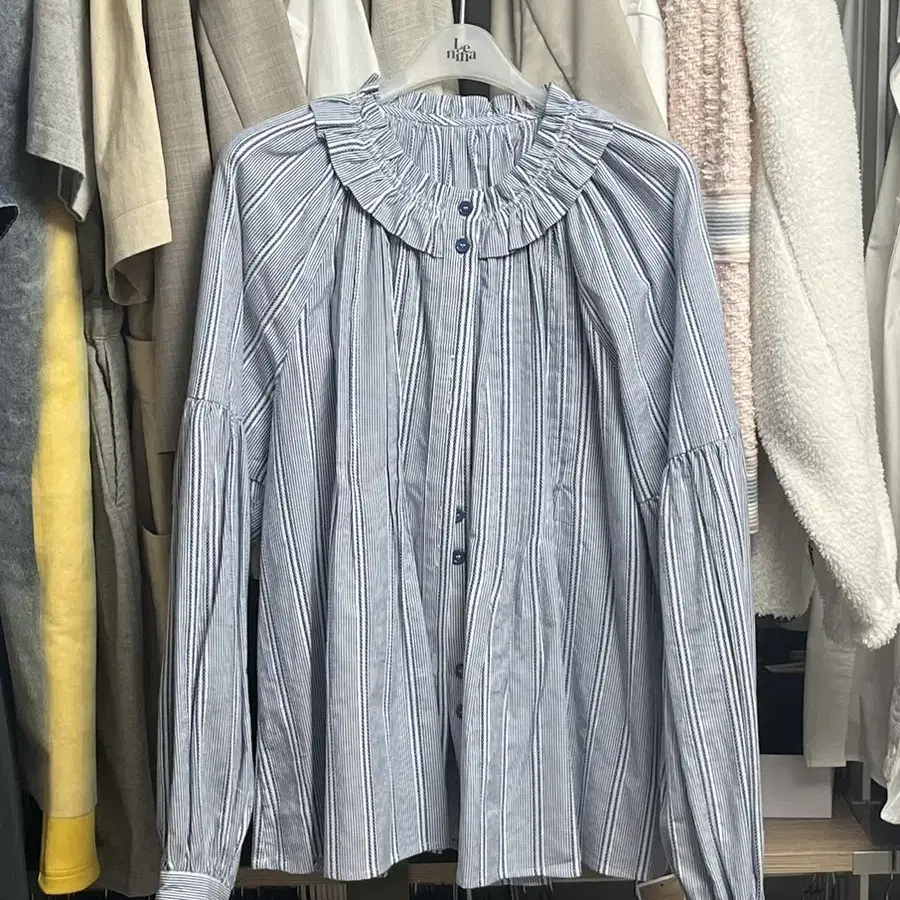 르니나 FLORETTA pleats neck shirt_blue