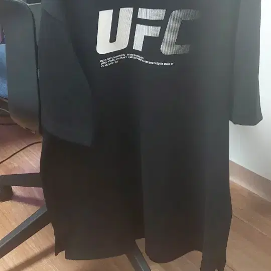 ufc 오버핏 반팔티 팔아요 (급쳐)