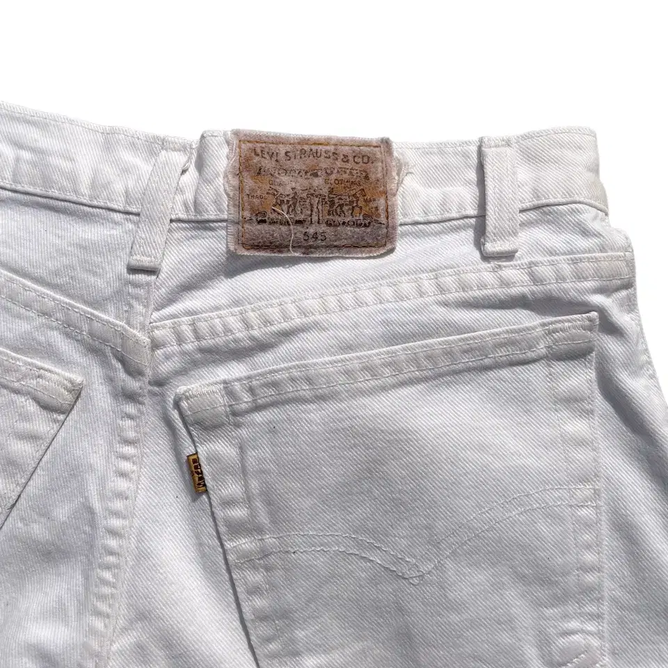 90s levis 546 white denim shorts