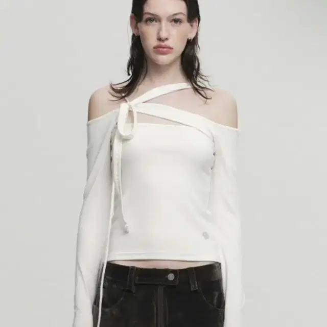 세릭 TANGLE STRAP TOP IVORY