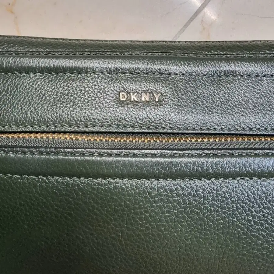 DKNY 클러치