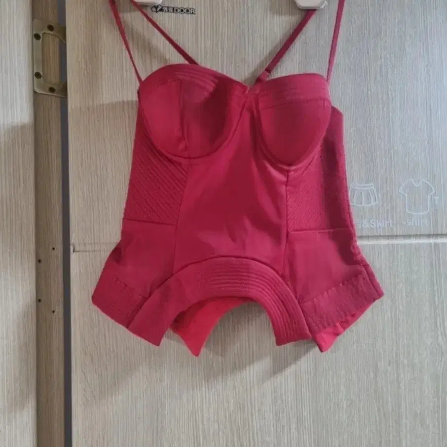 새상품 NASTYGAL 수입 브라탑S 44반~55레드 고급져요