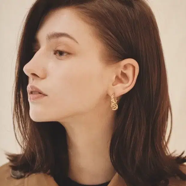 아비에무아 twisted hoop earring 후프 이어링 르블루