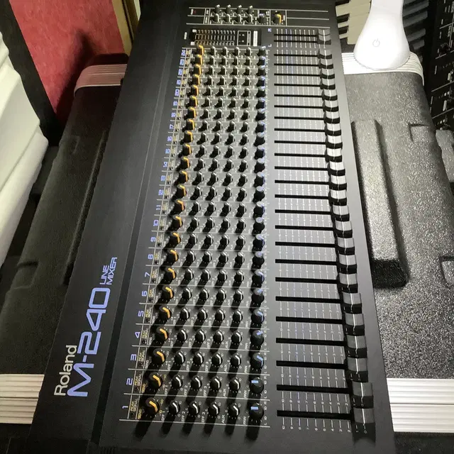 Roland M-240 롤랜드 빈티지 24채널 언밸런스 악기용 라인 믹서