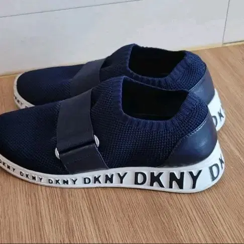 DKNY 매쉬 운동화