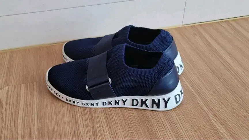 DKNY 매쉬 운동화