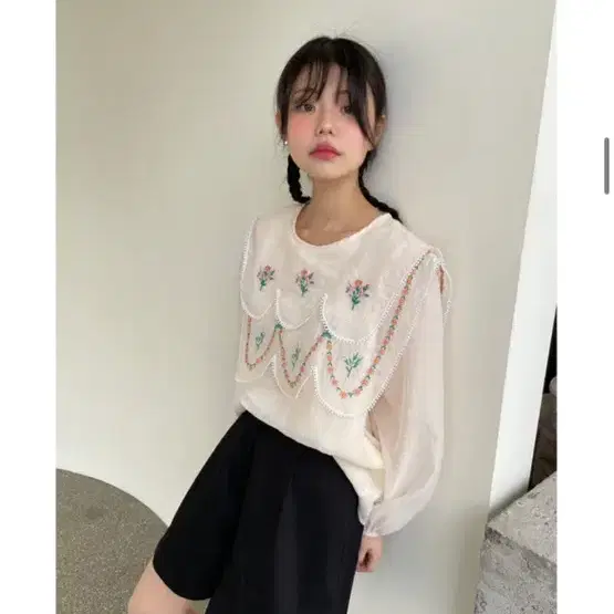 어나더랭귀지 petal blouse