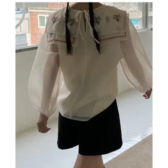 어나더랭귀지 petal blouse