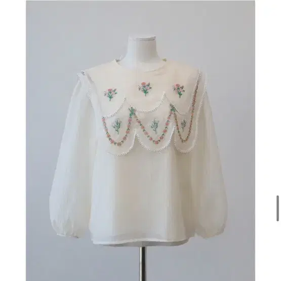 어나더랭귀지 petal blouse