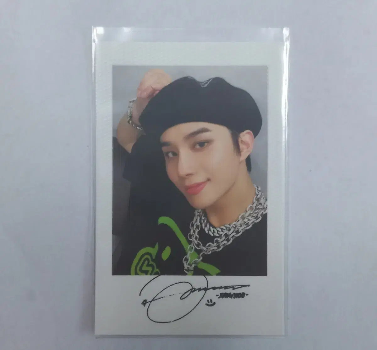 NCT jungwoo zuu zuu polaroids