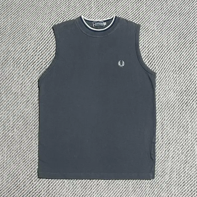 [ M ] Fred perry 프레드페리 라운드 민소매 티셔츠