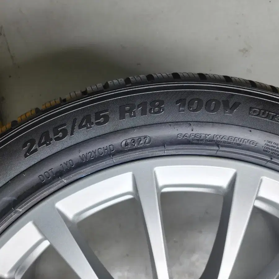 BMW G30 530i 럭셔리 18인치 휠타이어 2454518 tpms