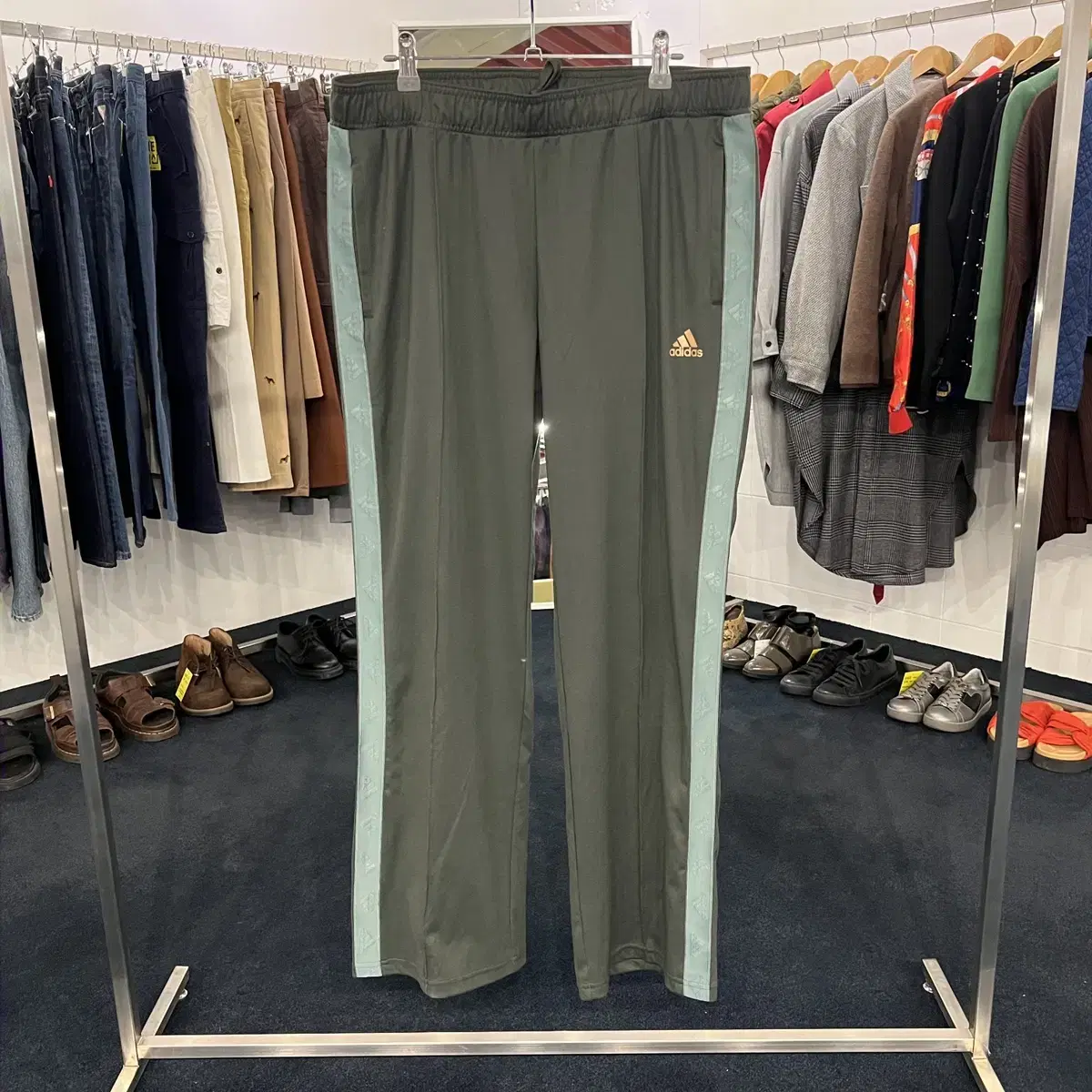 [TAPPO] [M] Adidas Sideline Track Pants Olive