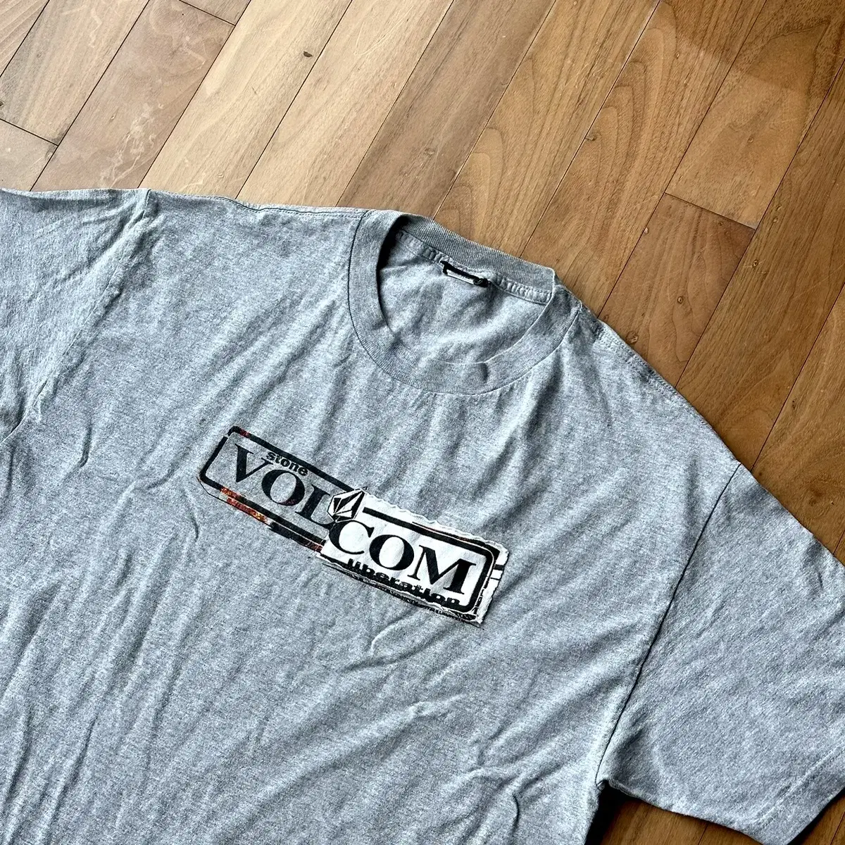 USA Vintage Volcom T-Shirt 00s Size 100-105