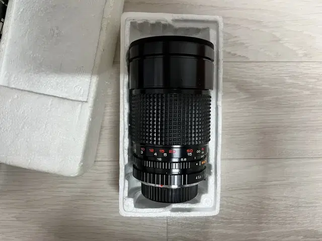 삼양 미놀타 100mm f4 macro 로 추정되는 카메라렌즈