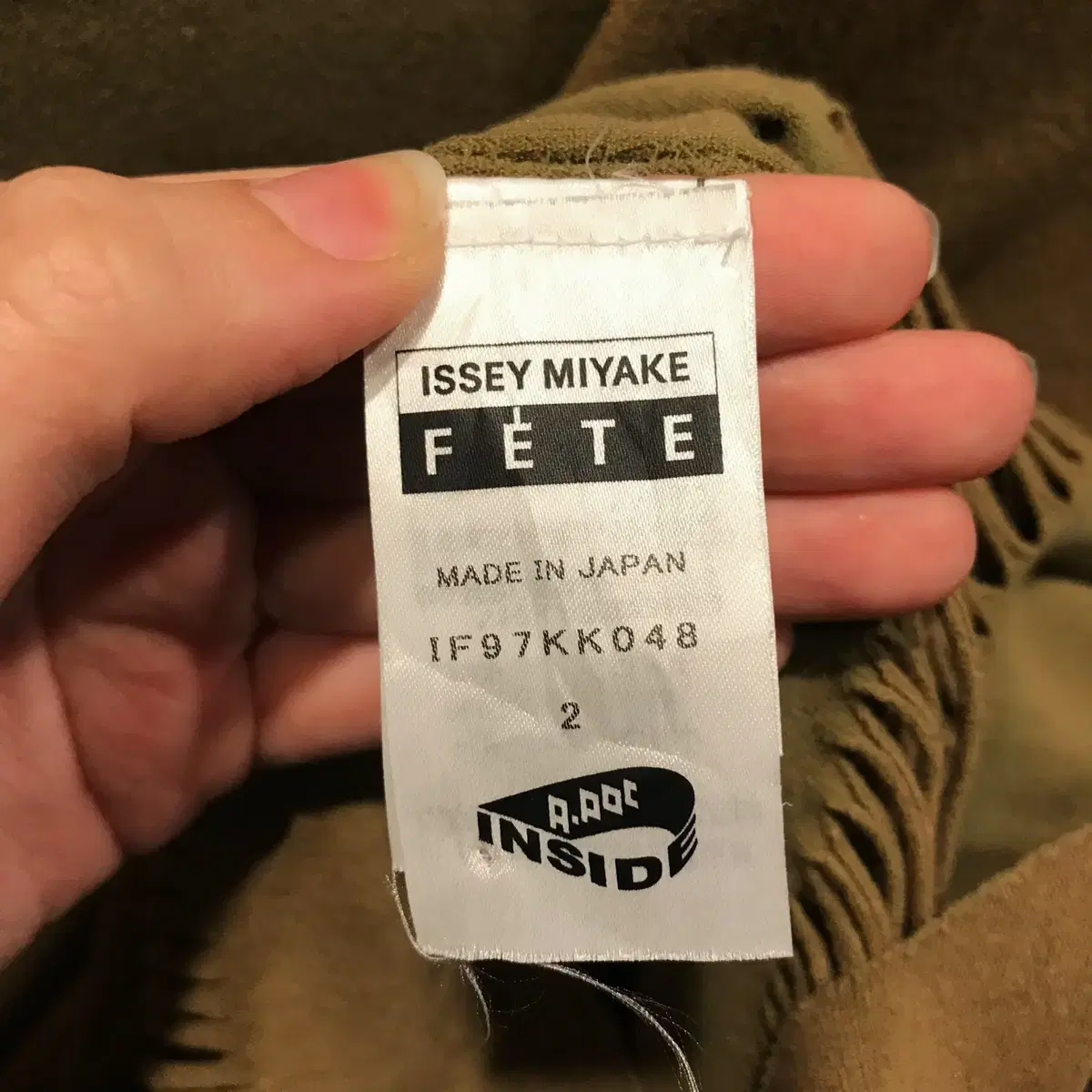 ISSEY MIYAKE 이세이미야케 머스터드 컬러 트임 디테일 니트