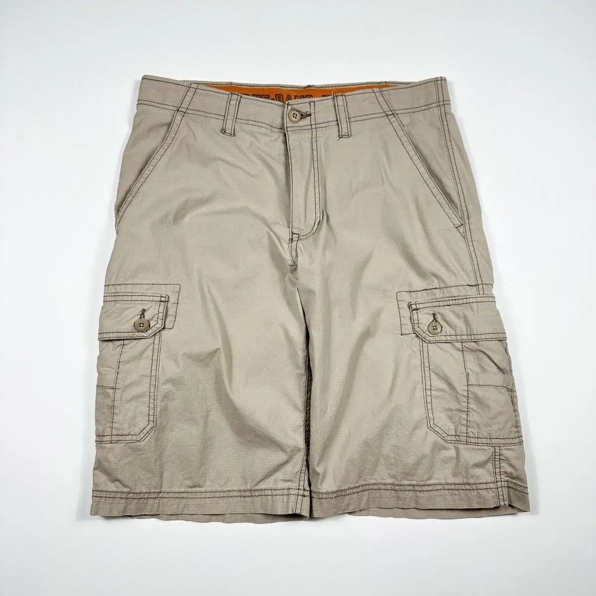 (32) VTG Vintage Semi Wide Cargo Shorts Beige