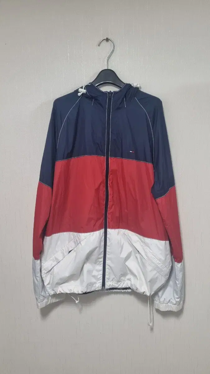 Tommy Hilfiger Windbreaker L (Chest 58) in good condition