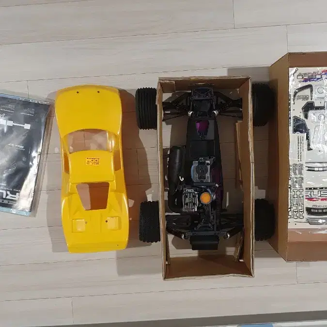 rc racing car와 칸트롤러 팝니다