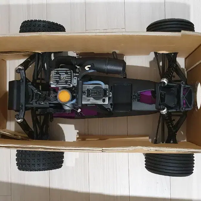 rc racing car와 칸트롤러 팝니다