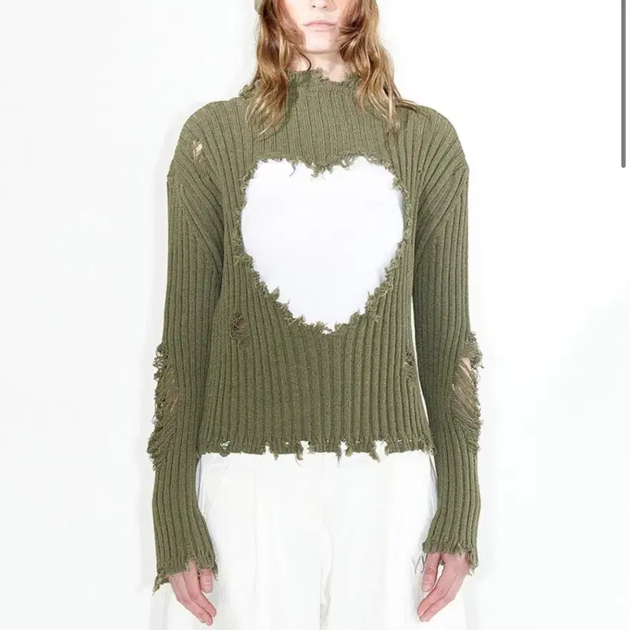 Open Yy 오픈yy DAMAGED HEART PULLOVER KNIT