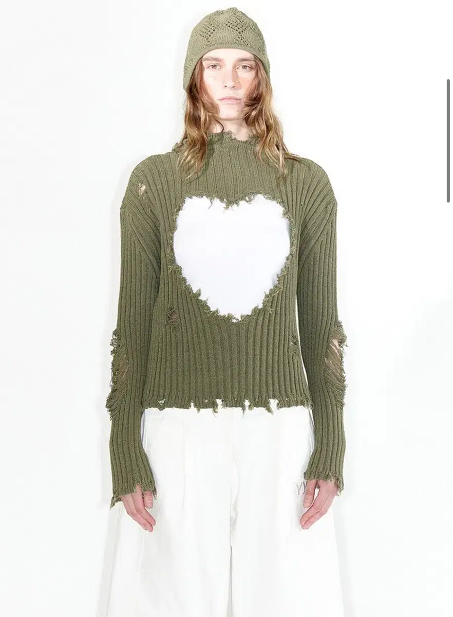 Open Yy 오픈yy DAMAGED HEART PULLOVER KNIT