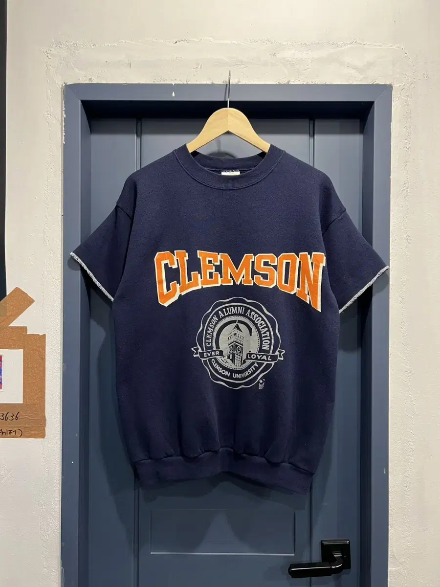 1990s UNIVERSITY OF CLEMSON USA Man to Man Sweatshirt