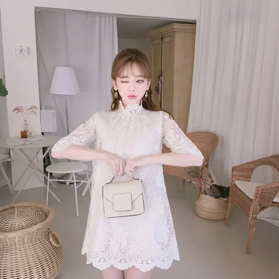 츄 CHUU 예쁨폭발 미니 dress 레이스 펀칭 원피스