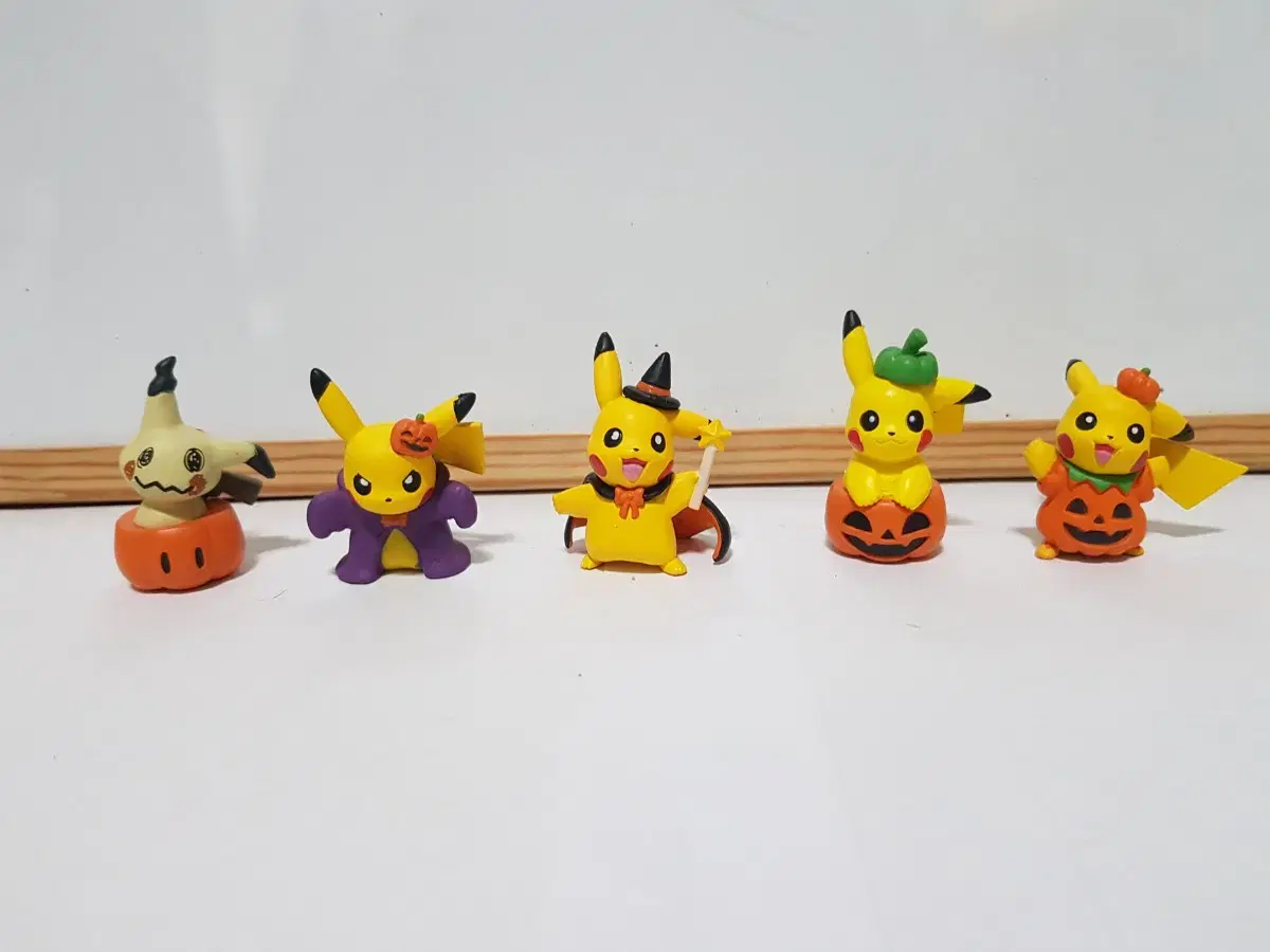 Pokémon Halloween Gacha in Bulk