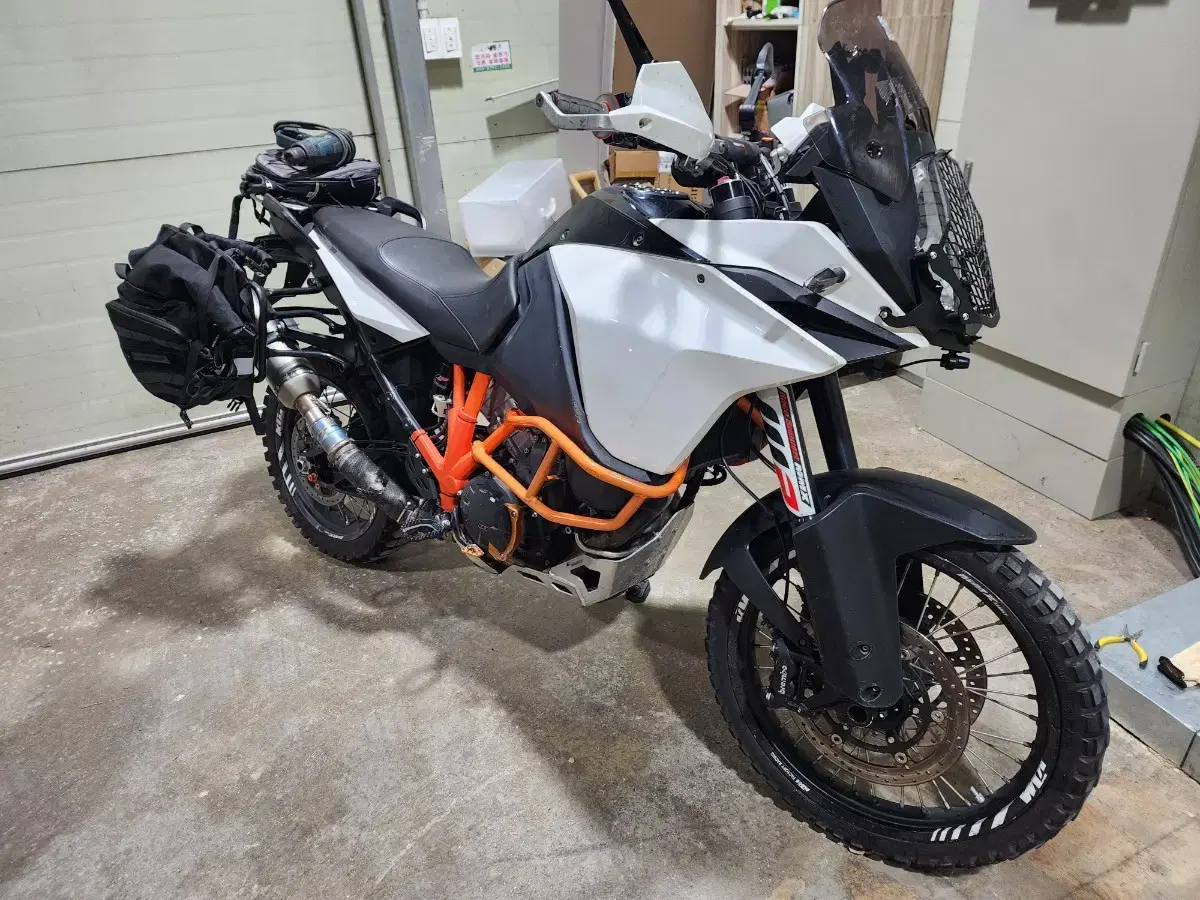 ktm 1090 adv R 팝니다.