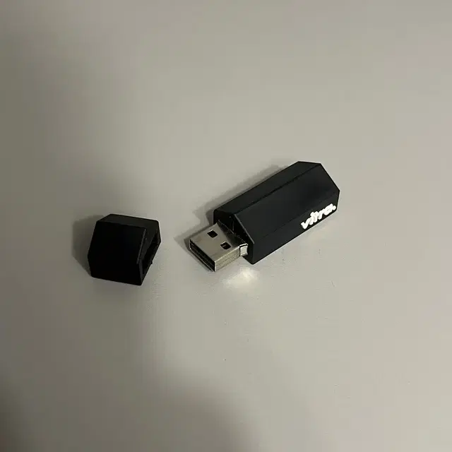 비트라 USB 메모리 스틱 (8gb)