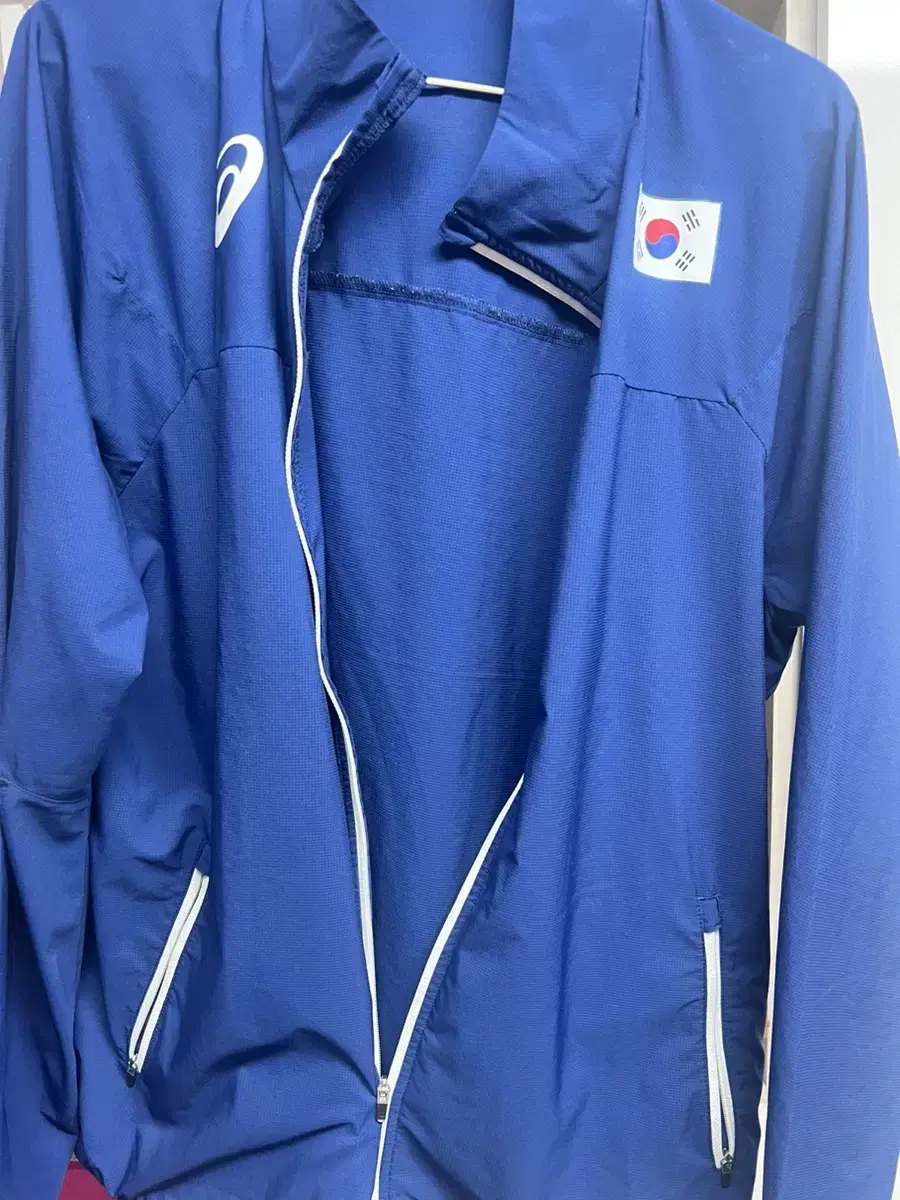 National windbreaker