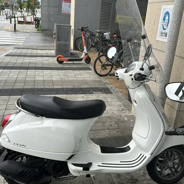 21년형 베스파 lx125cc 판매합니다