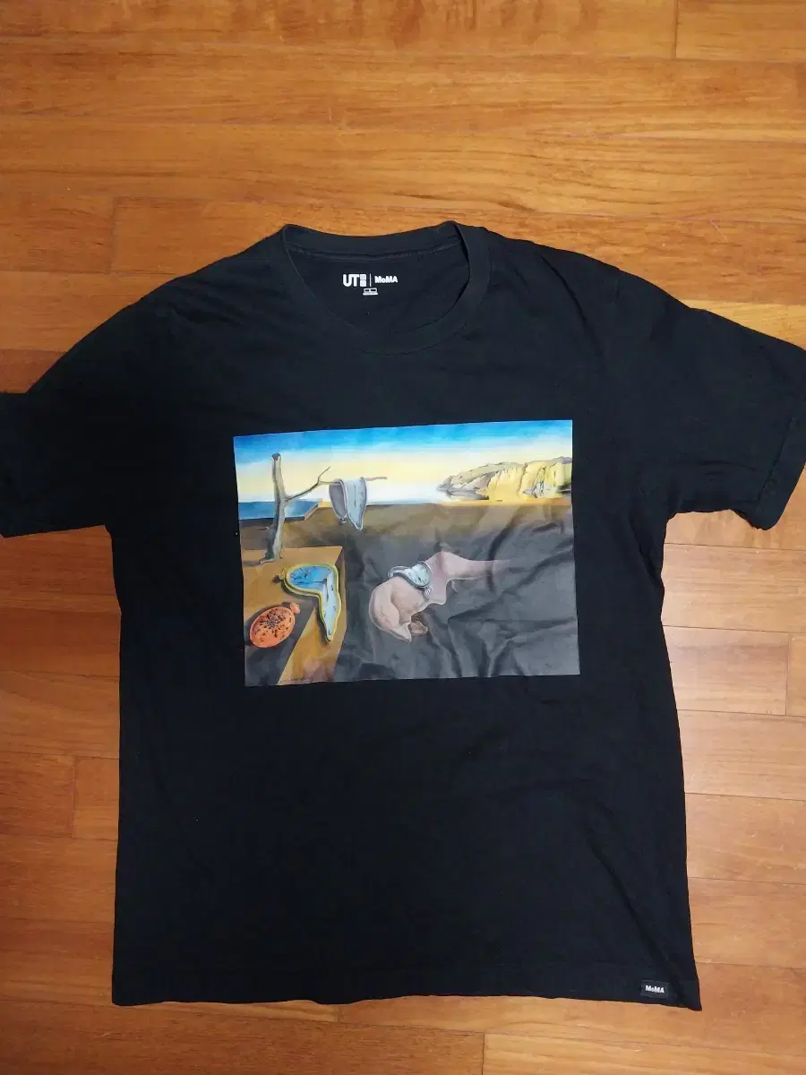 Uniqlo Salvador Dali T-shirt L