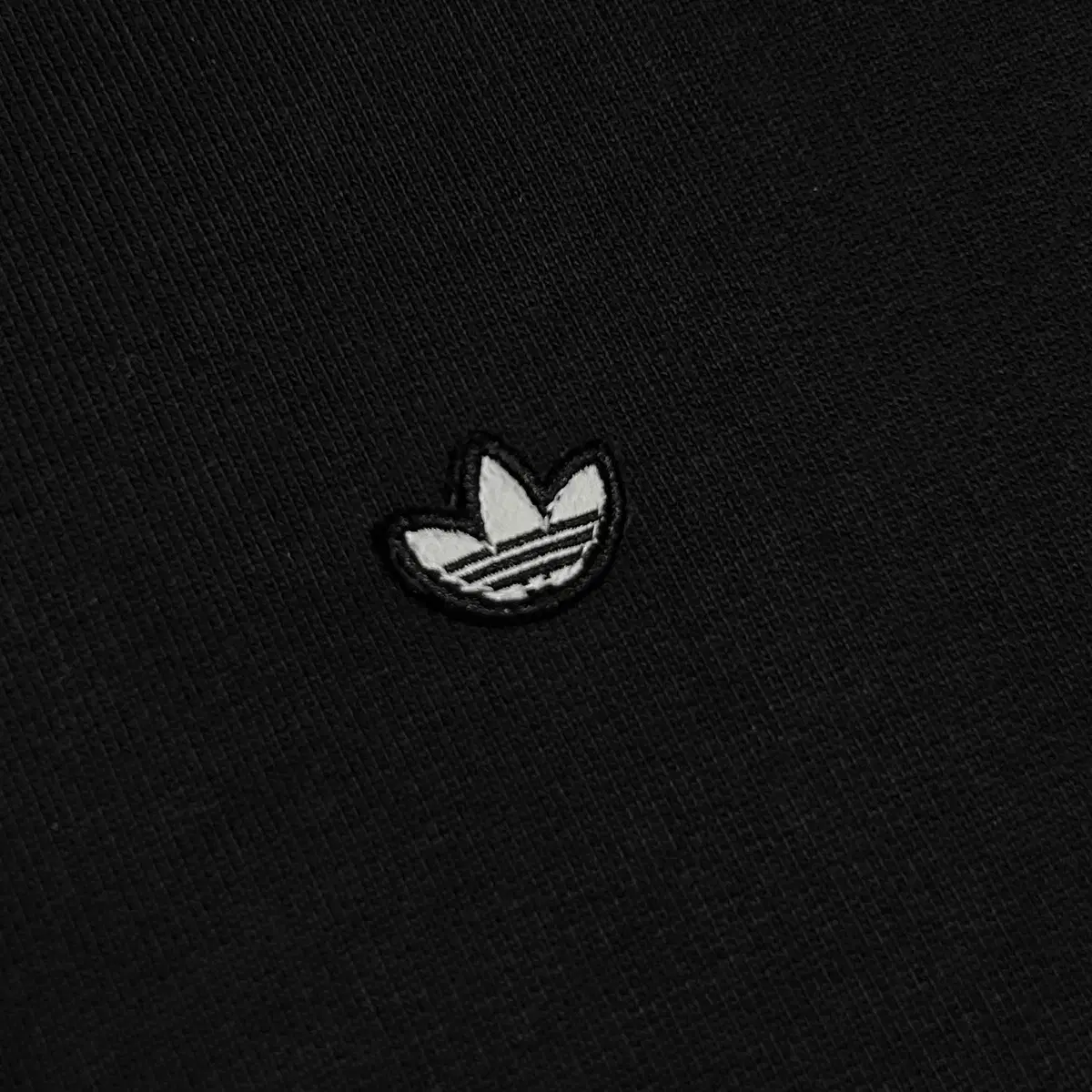 [ L ] adidas 아디다스 트레포일 로고 블랙 라운드 맨투맨