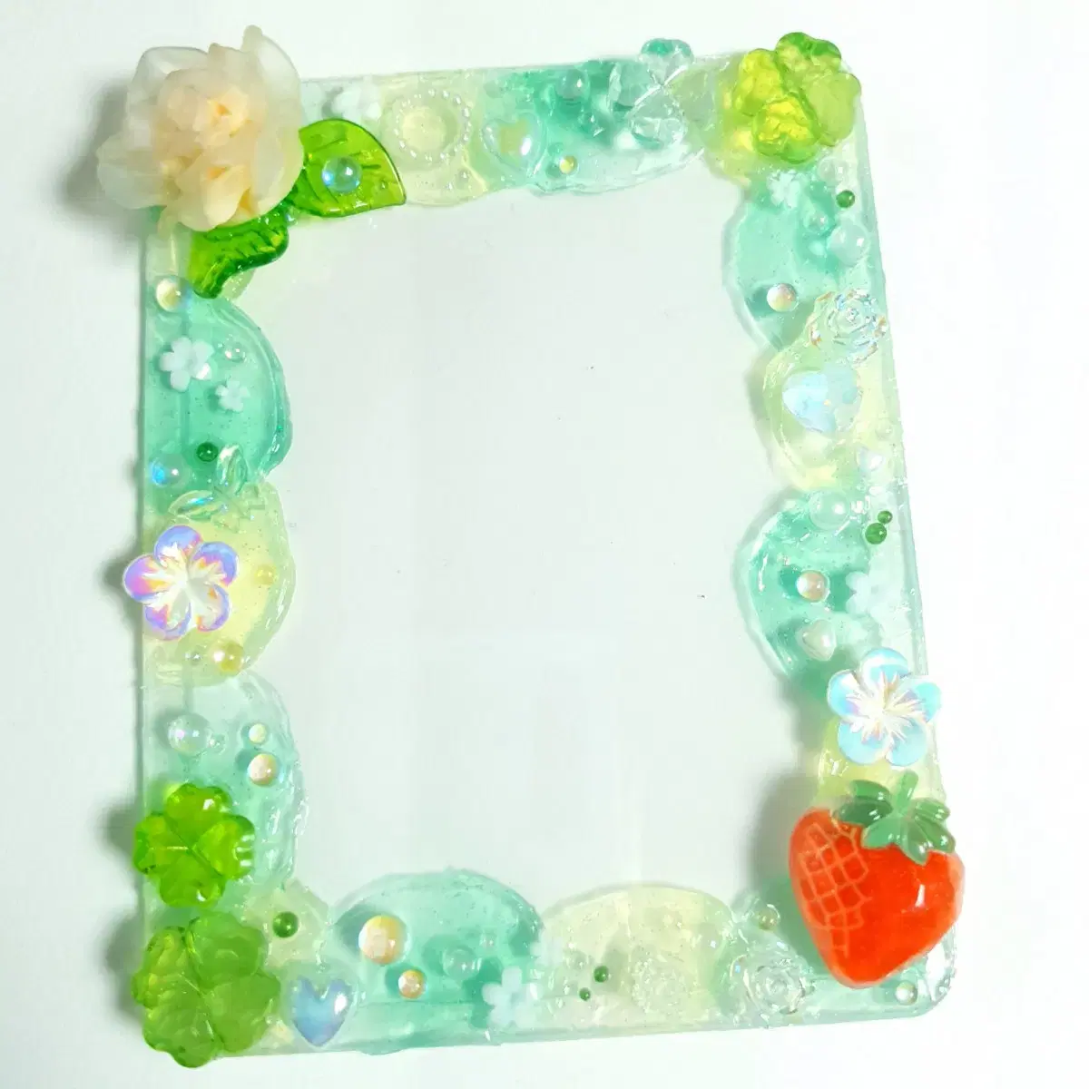 Strawberry-themed decoden toploader A