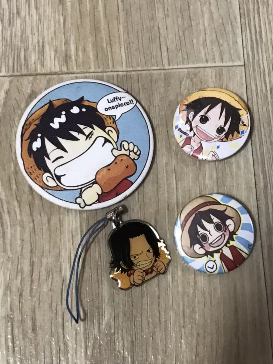 ONEPIECE Ace Luffy Can Badge Keyring