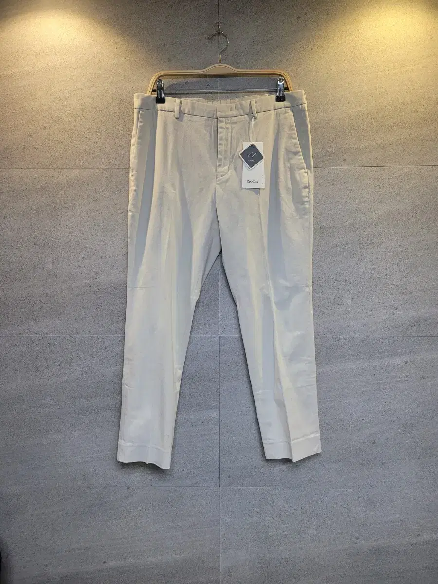 French ankle tapered pants! New, unworn. Retail price 99,900 won