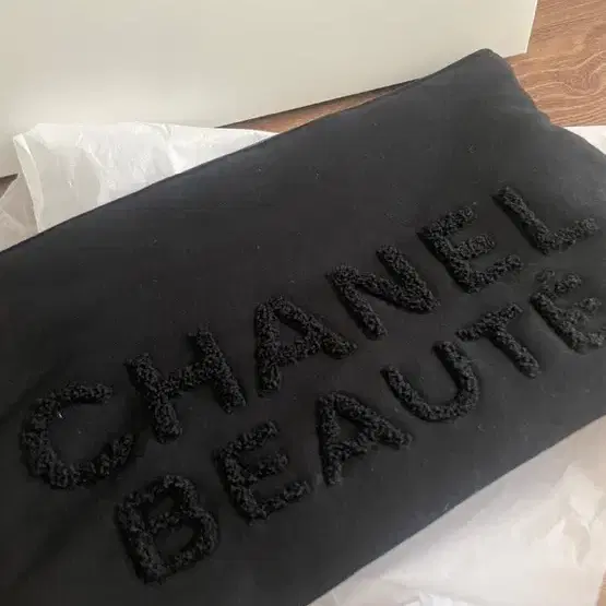 샤넬(CHANEL)뷰티 클러치  새상품 내 놓아요.