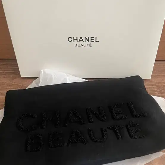 샤넬(CHANEL)뷰티 클러치  새상품 내 놓아요.