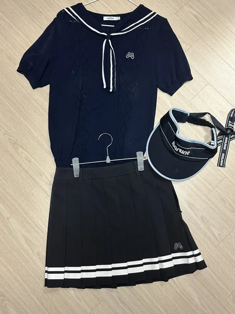 Women's golf wear