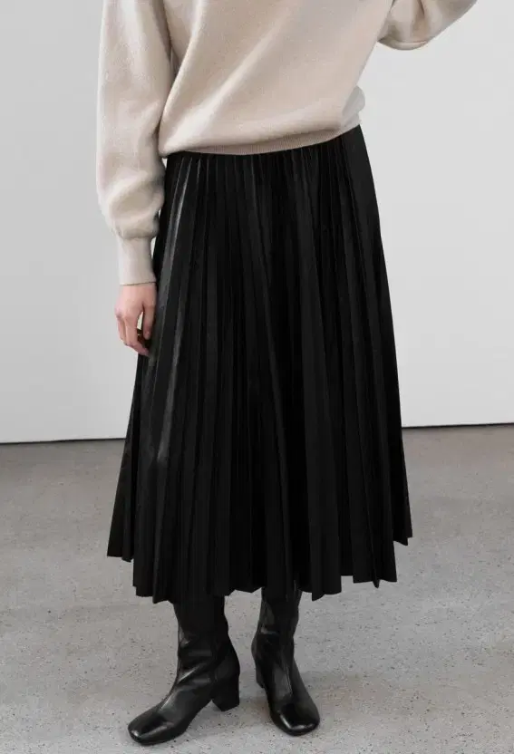 ORR Leather Banding Pleated Skirt