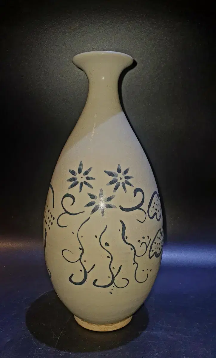 Chinese porcelain decanter