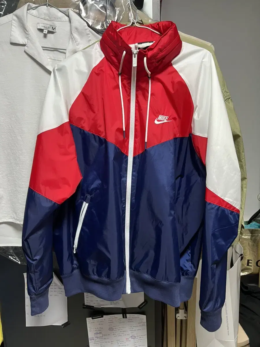 Nike Heritage Windrunner Windbreaker XL (100-105)