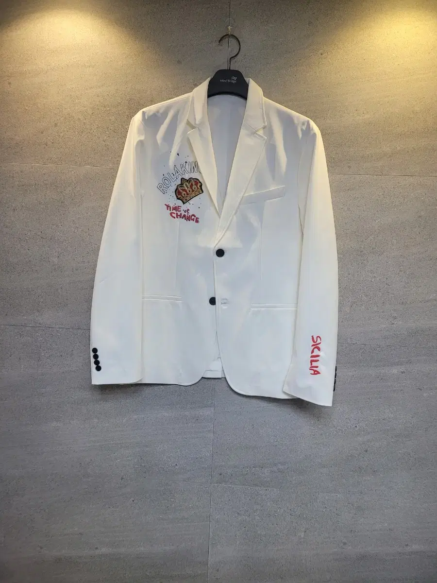 White blazer! Crown embroidered uniqtem!