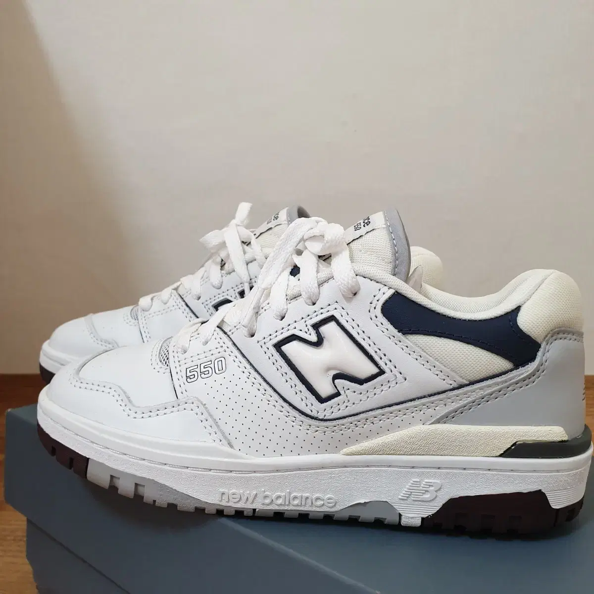 New Balance 550 Sneakers White Burgundy (New)