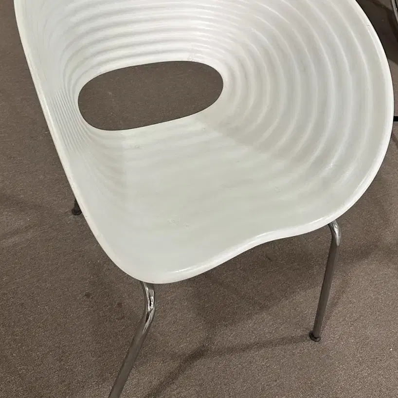 Tom Vac Chair By Ron Arad 비트라 톰백 체어