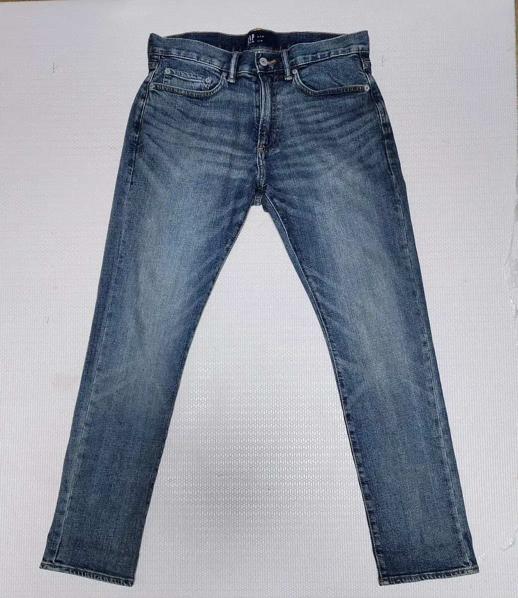 Gap Slim Straight Denim (size 31)